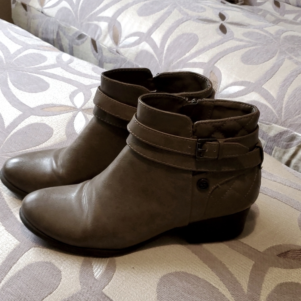 Liz Claiborne taupe ankle boots